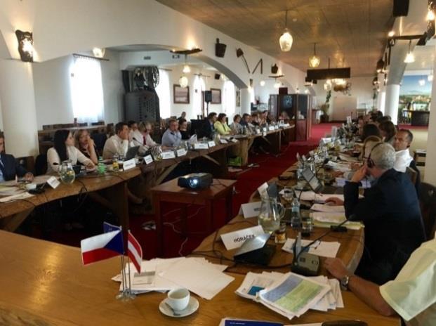 KommR Gabriele Lackner-Strauss, zemská poslankyně z Horního Rakouska a předsedkyně Euregionu Bavorský les-šumava, zdůraznila význam společných struktur, jakými jsou právě Euroregiony, zejména