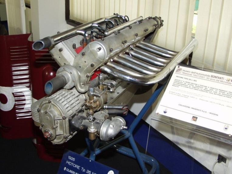 Výkon byl 92 kw (124 k) při 5 300 min -1. Zajímavostí tohoto motoru bylo mazání. Motor byl vybaven tzv.