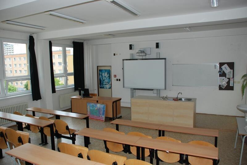 Učebna chemie s interaktivní tabulí SmartBoard (č. 221) Celkové náklady na projekty roku 2012: 432,6 tis.