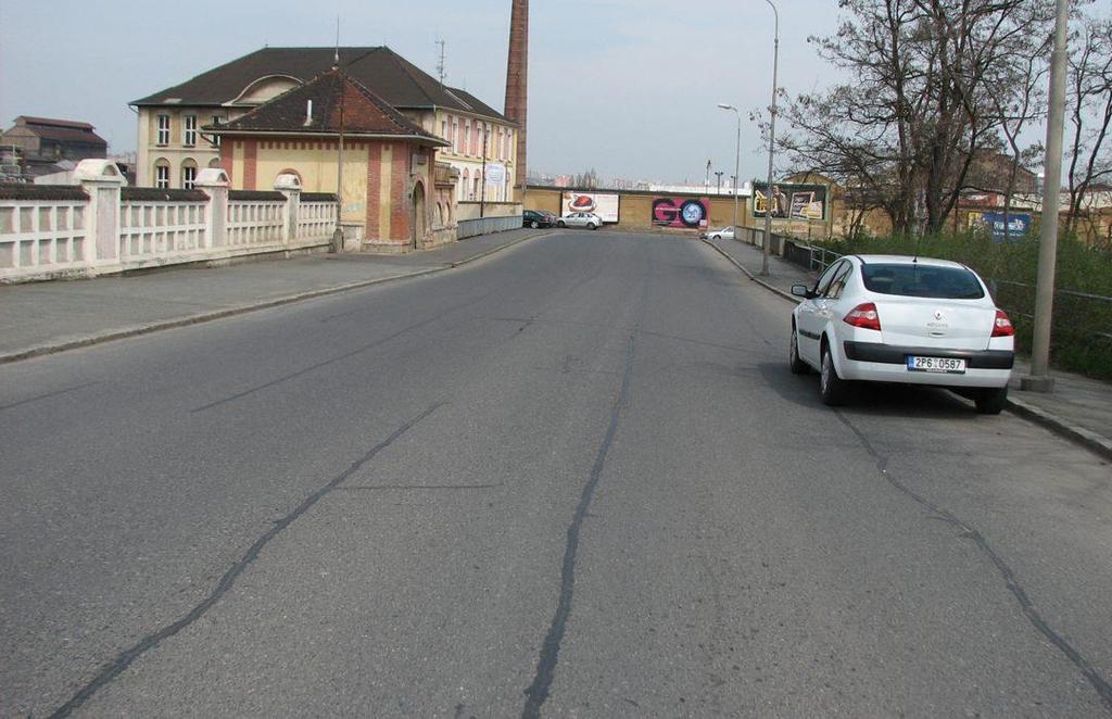 Stání je vlastně zaparkování a opuštění vozidla, tj. uvedení vozidla do klidu na dobu delší, než která je nutná pro nastoupení nebo vystoupení osob nebo naložení či složení nákladu (více 2).