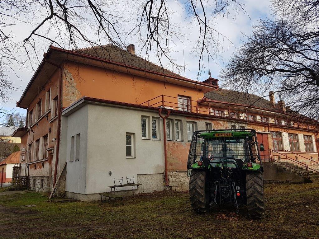 Předpokladem pro bezvadnou funkci těsnicí hmoty proti vlhkosti je, aby bylo