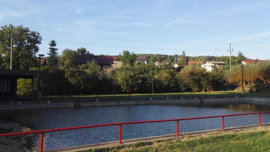 Koupaliště Starkoč přístup: asfaltová cesta povrch: tráva + voda stav: udržovaný Koupaliště ve Starkoči je dnes po okolí známé hlavně pro své každotýdenní letní kulturní akce.