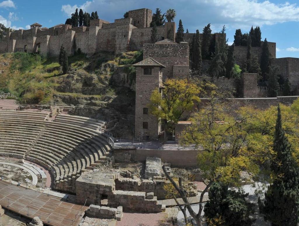 MALAGA CO NAVŠTÍVIT? La Alcazaba v Malaze Alcazaba je maurská pevnost z 11.