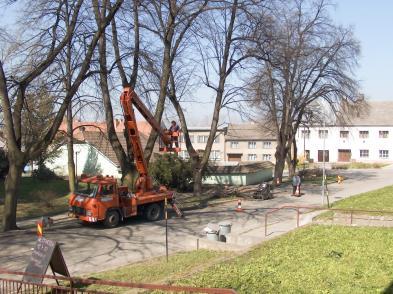 čistění odpadních vod v mikroregionu Morkovsko, zpráva o plnění rozpočtu za rok 2006, dotace organizacím z rozpočtu města, majetkoprávní úkony. Schůze č. 4. Program: zpráva o plnění usnesení, zpr.