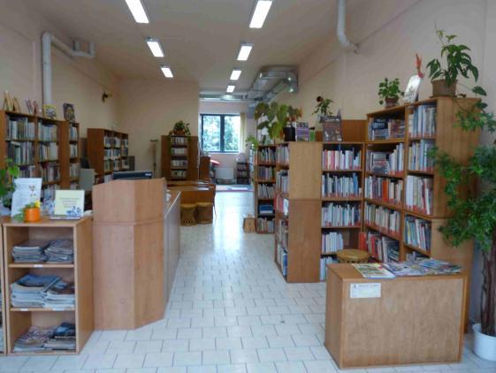 V létě roku 2012 se uvolnily prostory s knihovnou přímo sousedící, kde do té doby působilo nábytkové studio.
