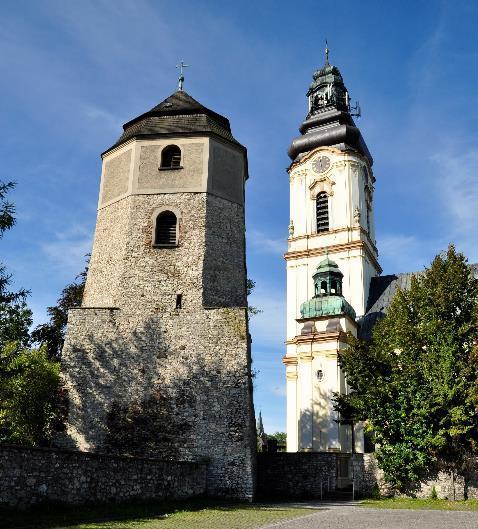 Z řady zdejších kostelů je nejvýznamnější farní kostel sv. Vavřince z roku 1907.