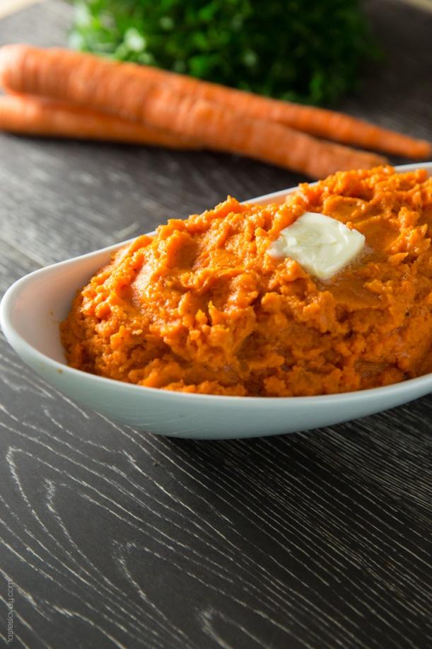 rozmixovat na pyré/polévku Uvařit 2 ks mrkve + 1/3 bulvy celeru + kousek kořen kurkumy + cca 200 g dýně, při rozmixování přidat 1 hrst lněných semínek + 2 PL lněného oleje, dochutit dle libosti (sůl,