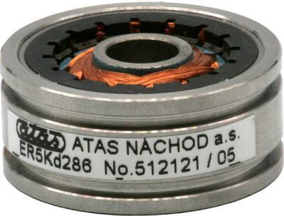 16 Magnetické pole rotoru indukuje ve statorových cívkách složky napětí s amplitudami, které jsou závislé na úhlu natočení rotoru Φ vůči statoru. (1) (2)
