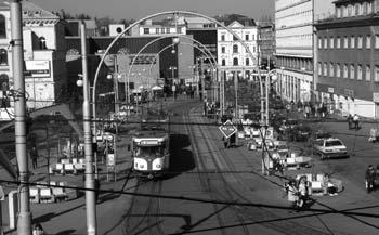 Od ledna zaãnou platit nové tarify v MHD Pokraãování ze str. 1 a zlevnûn 250 Kã, ãtvrtletní pak 1 320 Kã a roãní vyjde na 4 800 korun.