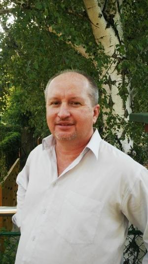 Vystudoval jste obor Filosofie-fyzika. Jak k takové neobvyklé kombinaci došlo? Já jsem nejdřív studoval Matematicko-fyzikální fakultu, kde jsem se nedostal na obor, na který jsem chtěl.
