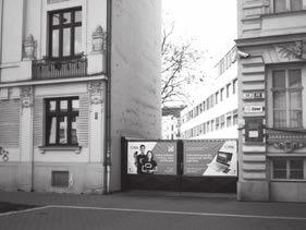 Hodiny byly na Českou instalovány v roce 1992 na objednávku majitele řeznictví v přízemí domu, pro nějž sloužily i jako reklamní poutač. Vyrobila je tehdy vyškovská firma.