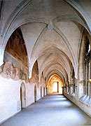 2.4 Klášter v Emauzích Benediktinský klášter v Emauzích byl postaven ještě před založením Nového Města pražského. Císař Karel IV.