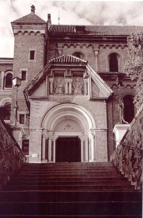 2.6 Opatství sv. Gabriela v Praze V osmdesátých letech devatenáctého století vznikly ve Smíchovské Karlově, dnešní Holečkově ulici dva klášterní kostely.