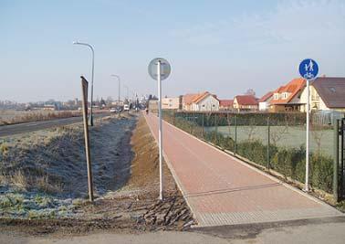 Významné investice v obcích mikroregionu UNIČOV Počet obyvatel: 12 140 Masarykovo nám. 1 783 91 Uničov Starostka: Ing. Jarmila Kaprálová E-mail: mu@unicov.cz Tel.