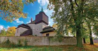 Většina dnešního zařízení kostela je klasicistní, pochází z konce 18. století. Nejstarší románské základy kostela sv. Bartoloměje v Kondraci pocházejí z 12. století. K lodi se dvěma kruhovými věžemi byla v roce 1360 přistavěna gotická loď se sakristií.