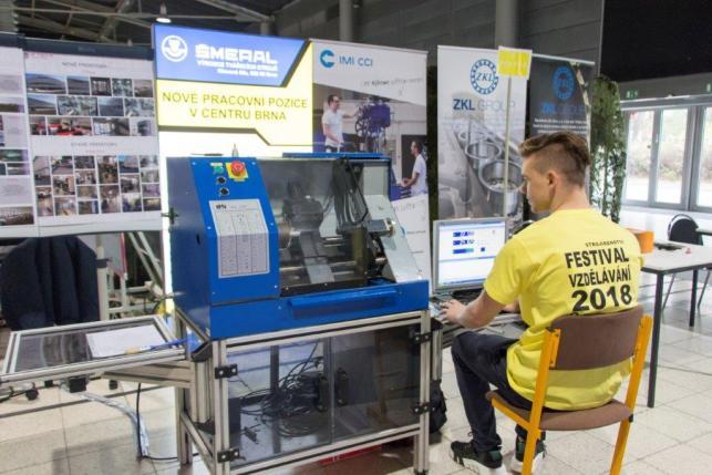 V roce 2018 jsme také umožnili stáže 5 studentům Střední školy technické a ekonomické Brno přímo v provozu výrobního závodu ZKL Brno, a.s. Výrobní závod ZKL Brno, a.