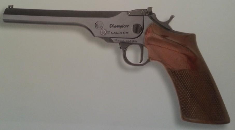 2.1.7 Terčová pistole ZKP 493 Champion Když v 50. a 60. letech byl v Československu nedostatek krátkých zbraní v ráži.