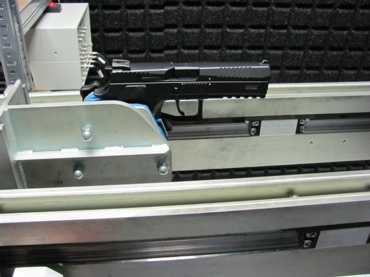 3 Používané výrobní technologie a materiály Výrobní technologie používané v CZUB pro výrobu pistole CZ P-09: Třískové obrábění: soustružení - hlaveň zbraně frézování - závěr zbraně vrtání -