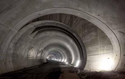 (technickým řešením těchto částí se další text nezabývá). V hlavní trase Městského okruhu je využito tunelů dvoupruhových (STT + JTT = 3 248 m), resp.