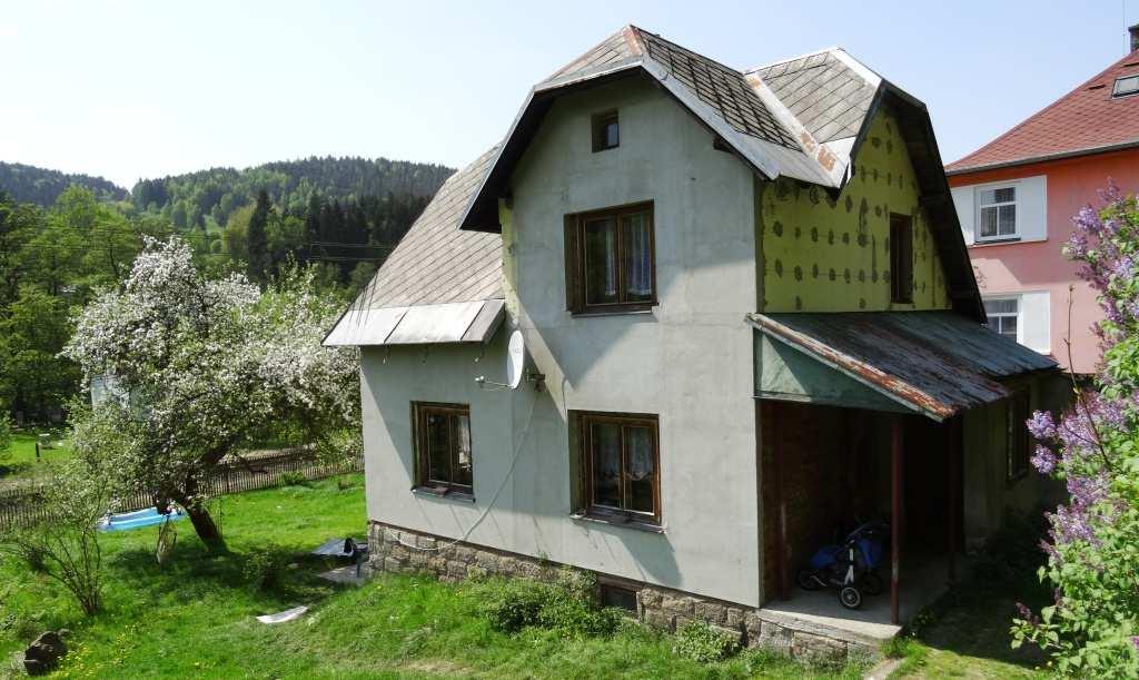ZNALECKÝ POSUDEK O OBVYKLÉ CENĚ č. 2529/2018 Ocenění nemovitých věcí: pozemek st. parc.č. 139 o výměře 277m2, zastavěná plocha a nádvoří, součástí je stavba: Hory čp. 121, rod.