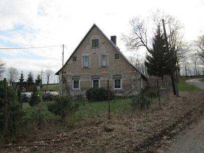 180m2, pozemek celkem 1763m2. 6) Kraslice, okr.