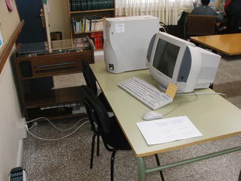 los alumnos pueden trabajar y buscar información (zona de nuevas tecnologías).