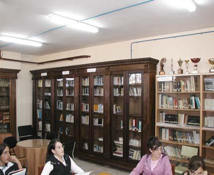 3. Registro, Catalogación y Fondos Bibliográficos. Existen aproximadamente 5.000 volúmenes de los que 2.500 están catalogados y registrados.