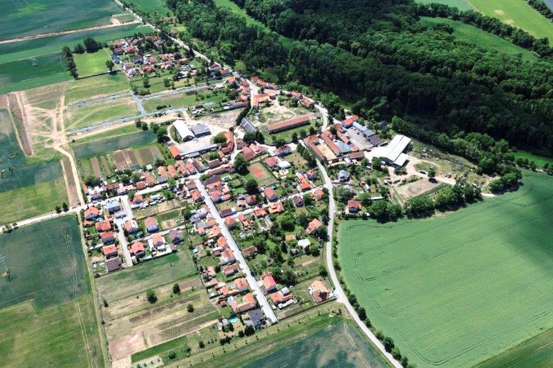 1. Obec Všestudy Obec Všestudy (dále jen obec) je územní samosprávní jednotka v souladu s 1 a 2 zákona č. 367/1990 Sb., o obcích, v platném znění ke dni 23. 11.