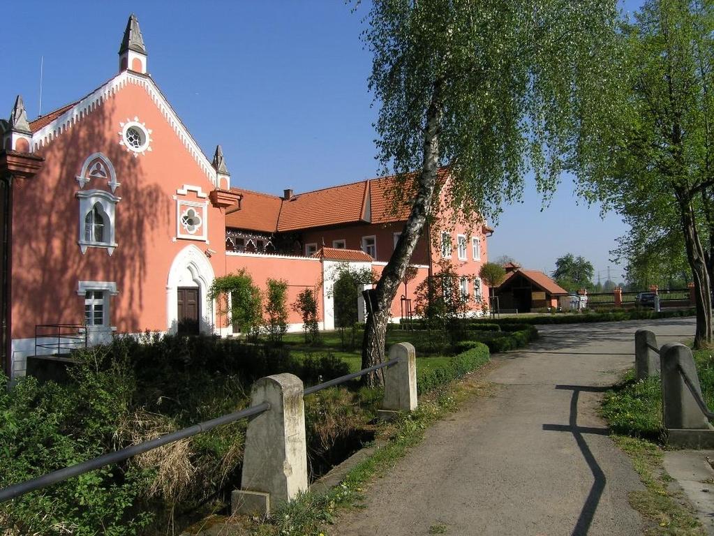 3. Historie památky Obec patřila do panství Chotků a je