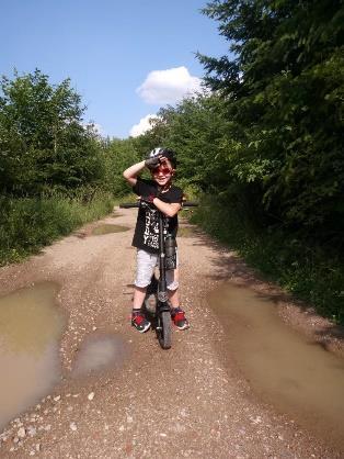 cz/ Adrenalin park Jedlová Sjezd na koloběžce od rozhledny na Jedlové.