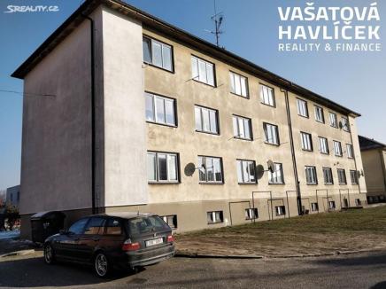 Srovnávací nemovité věci (SN): 1) Byt 3+1 Nabídková cena: 1 200 000 Kč Upravená nabídková cena: 20 339 Kč/m 2 Lokalita: ulice Havlíčkova, Borohrádek Stavba: Cihlová Podlaží: 3 Užitná plocha: 61 m 2