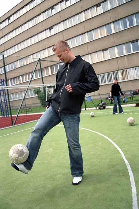 FAKULTA SPORTOVNÍCH STUDIÍ Založena v roce 2002 Sladkého 13, 617 00 Brno www.fsps.muni.