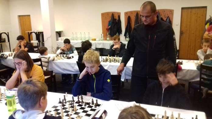 Jihomoravský šachový svaz, Hybešova 119, 664 17 Tetčice http://www.jmss.chess.cz KP družstev mládeže 2018/2019, zpravodaj č. 1 (kola 1-3) Termíny srazů: 15. 12. 2018 (Zastávka), 26. 1. 2019 (Vyškov).