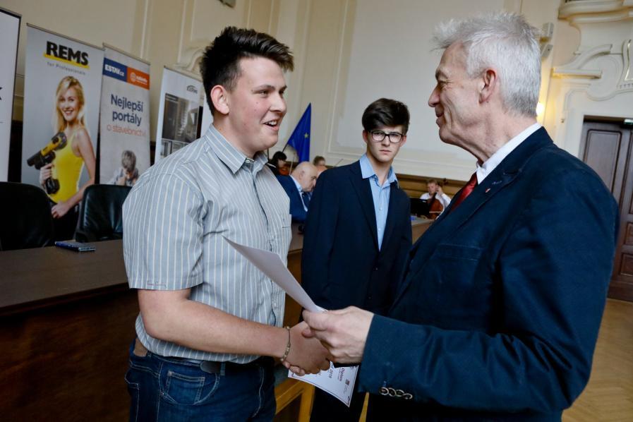 Adam Zemánek soutěžil ve znalosti o mědi a možnosti využití mědi a výrobků z mědi v technických zařízeních budov (TZB), s
