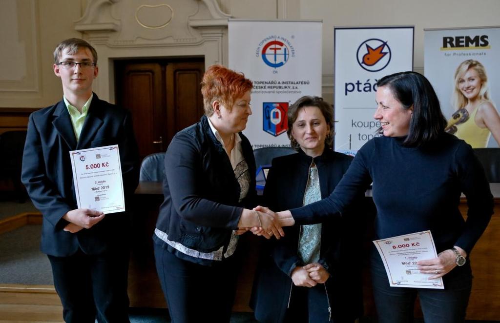 Kategorii Středních odborných učilišť /družstva Diplomy a poukázky na nákup zařízení sloužícího na instalaci rozvodů TZB z mědi převzali zástupci škol.