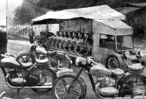 JAWA 250/350 Původní model Jawy 250 z roku 1946 byl označen jako typ 10, ale jeho označení bylo po provedení malých úprav změněno v roce 1948 na typ 11.