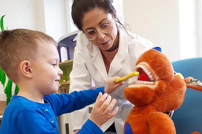 skupiny Polyrodiče Setkání svépomocné rodičovské skupiny Po-Po Přednáška: Psychosomatika Beseda: Vztah dítěte a matky a jeho vliv na pozdější navazování vztahů v dospělosti Setkání svépomocné