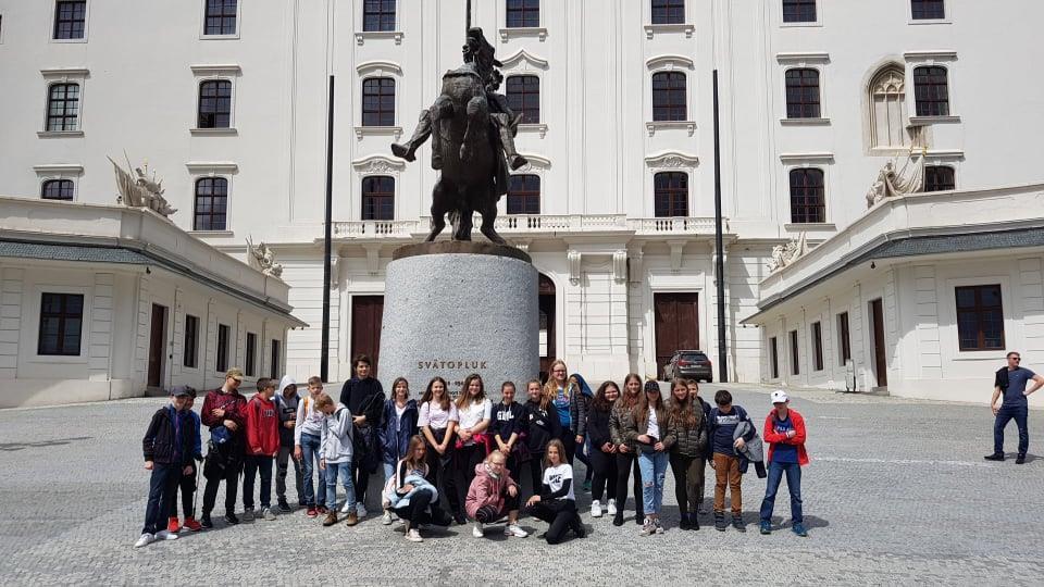 Ve dnech 20. 21. května jsme se sedmáky vyrazili do Bratislavy. Bylo to v rámci projektu sbližování našich kultur Brno-Bratislava.
