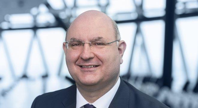 EVROPSKÝ ORGÁN PRO POJIŠŤOVNICTVÍ A ZAMĚSTNANECKÉ PENZIJNÍ POJIŠTĚNÍ GABRIEL BERNARDINO předseda PŘEDMLUVA Rok 2017 je rokem, který následuje po 10 letech od začátku finanční krize.