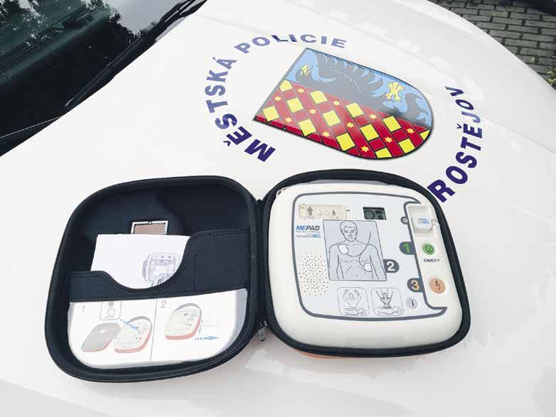 Nové defibrilátory pro městskou policii Městská policie Prostějov pořídila dva nové defibrilátory. Již v roce 2005 byl pořízen jeden, který je umístěn pro případ potřeby ve služebním vozidle.