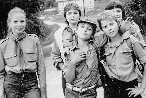 Po historii i současnosti pátral týdeník 5plus2. Idea sloučit československou mládež v jednu masovou organizaci se objevila již s koncem 2. světové války.