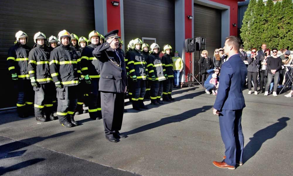 Lidé měli možnost si prohlédnout všechny prostory hasičské zbrojnice i se zajímavým odborným výkladem. Slavnostní akci pak doprovodil také kulturní program.