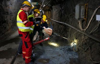 Navazující magisterské studium Laboratoř geotechniky má ve své náplni geotechnické in situ i laboratorní zkoušky sloužící pro stanovení parametrů zemin a hornin.