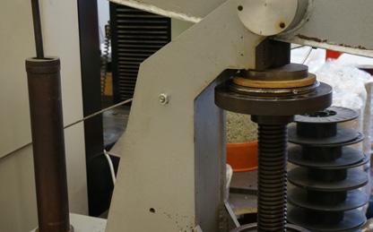 Bylo navrženo a otestováno topidlo simulující vývin tepla, byly zahájeny práce na instrumentaci výroba těl tlakových buněk, teploměrů a filtrů pro měření pórového tlaku v budoucím modelu.