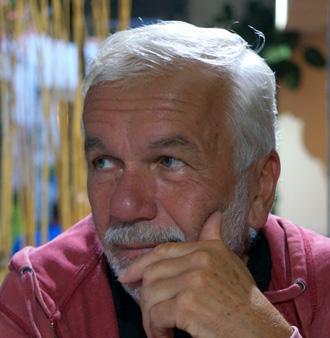 prof. Ing. Jaroslav Pacovský, CSc. vedoucí CEG Absolvoval Fakultu stavební ČVUT v Praze, obor Konstrukce a dopravní stavby. Zde je také od roku 1977 zaměstnán.