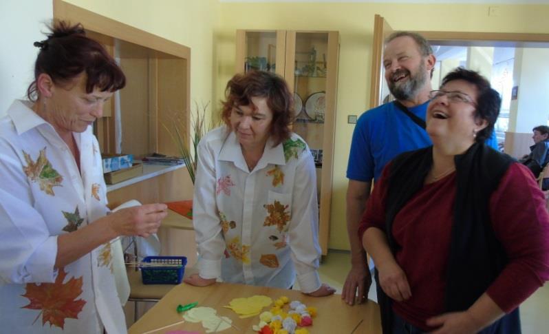 Než začal samotný program, zahrála na uvítanou naše oblíbená cimbálovka, která si říká moravsky Gyzdi.