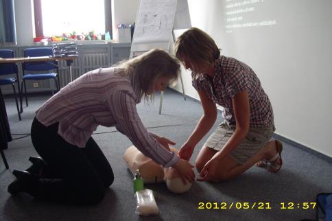 Cílem projektu je pomoci dospívajícím dětem z dětských domovů a domů na půl cesty uspět při přechodu z dětského domova do zaměstnání, poskytnout jim pomoc při jejich další sociální a pracovní
