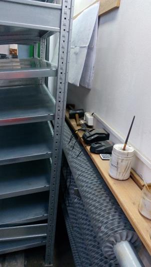 4.1.5 PMR5 skříň Obrázek 36 - PMR5 - převod - odkládací police U tohoto pracoviště je umístěn pojízdný vozík s nářadím.