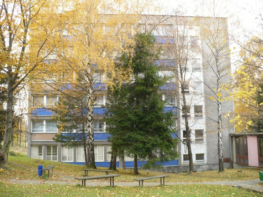 VYŠŠÍ ODBORNÁ ŠKOLA, STŘEDNÍ ODBORNÁ ŠKOLA A STŘEDNÍ