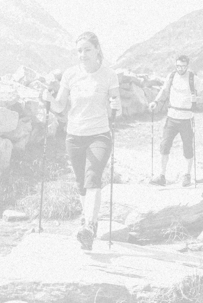 - 40% - 38% místo 2 místo 2 1 1 MISHA Vypasovaná dámská outdoorová bunda opatřená kvalitním zátěrem Drypeak 6000, díky kterému odolává dopadající vodě či větru.